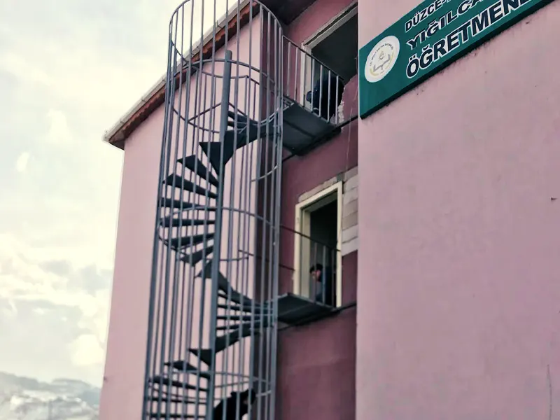 Düzce Yüksek Mukavemetli Yangın Merdiveni